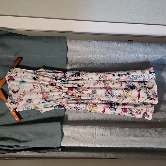 Apt.9 Floral Dress🌺 - Picture 9 of 11